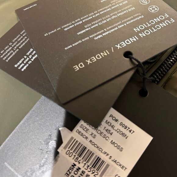 Women’s Moose knuckles down hooded jacket size extra small - Picture 14 of 14